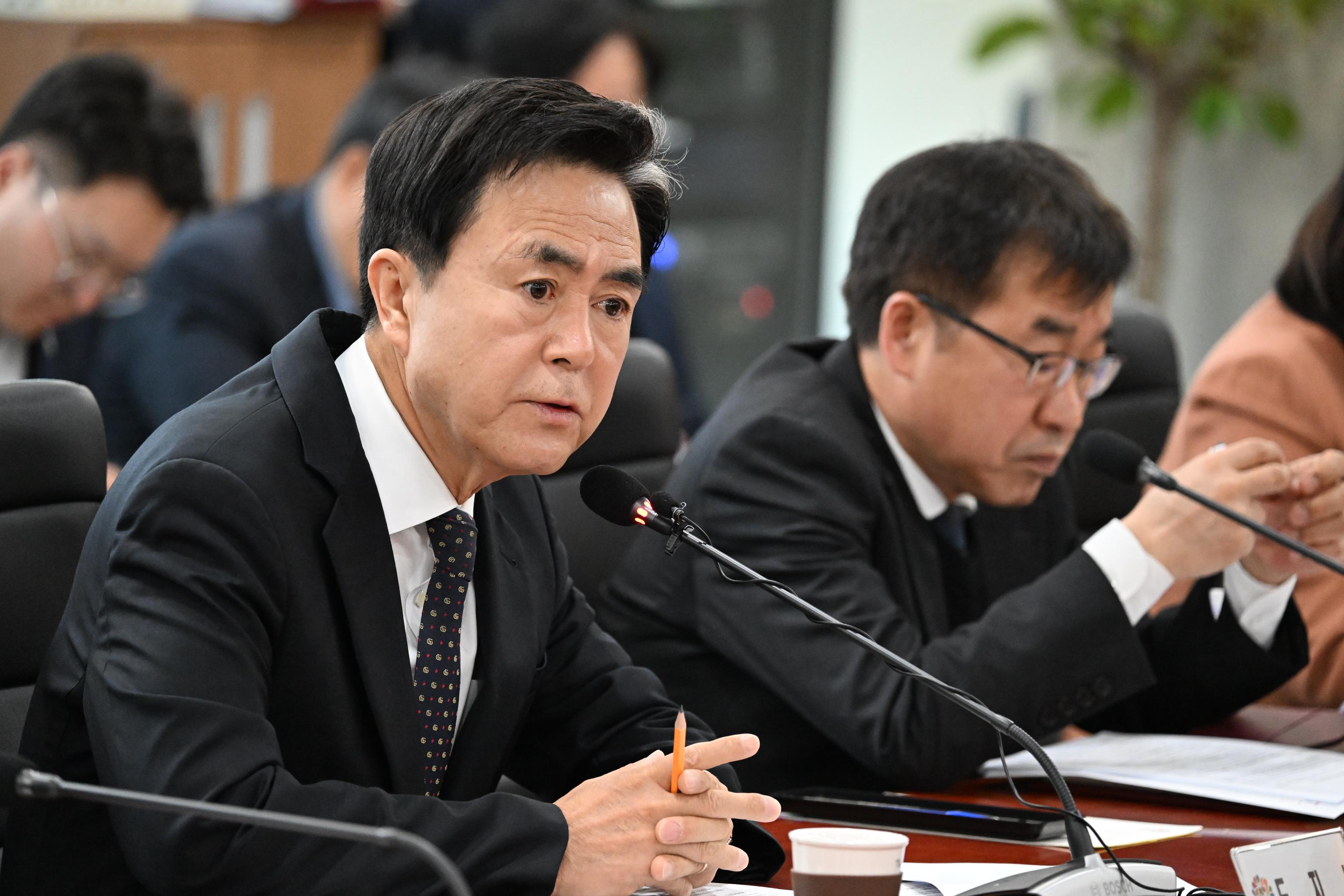 김태흠 도지사는 17일 도청 중회의실에서 열린 제73차 실국원장회의를 주재했다.