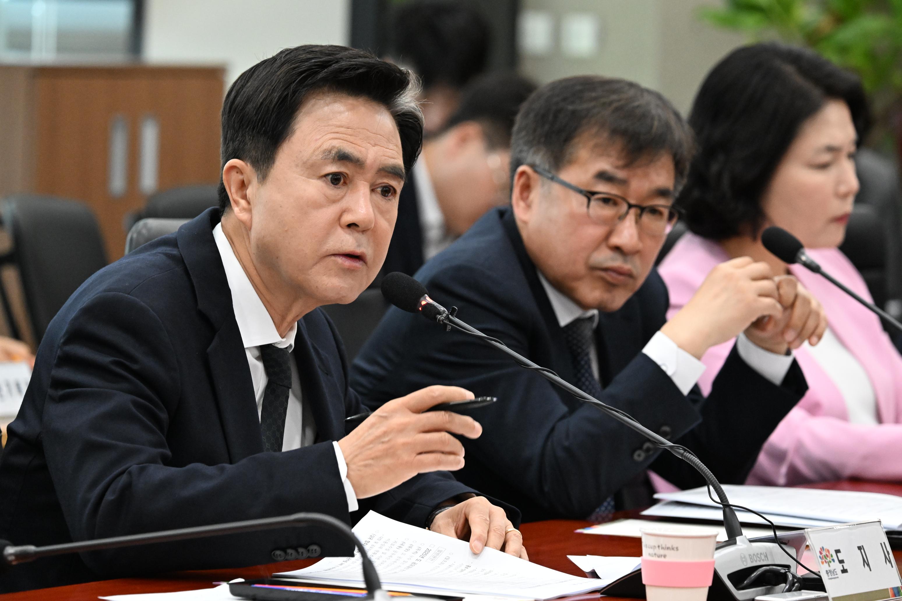 김태흠 도지사는 28일 도청 중회의실에서 열린 ‘제76차 실국원장회의’를 주재했다.