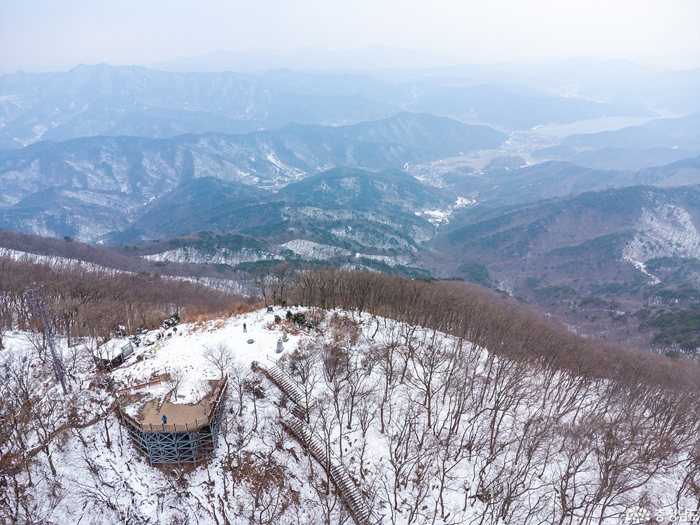 눈 내린 천안 광덕산 정상