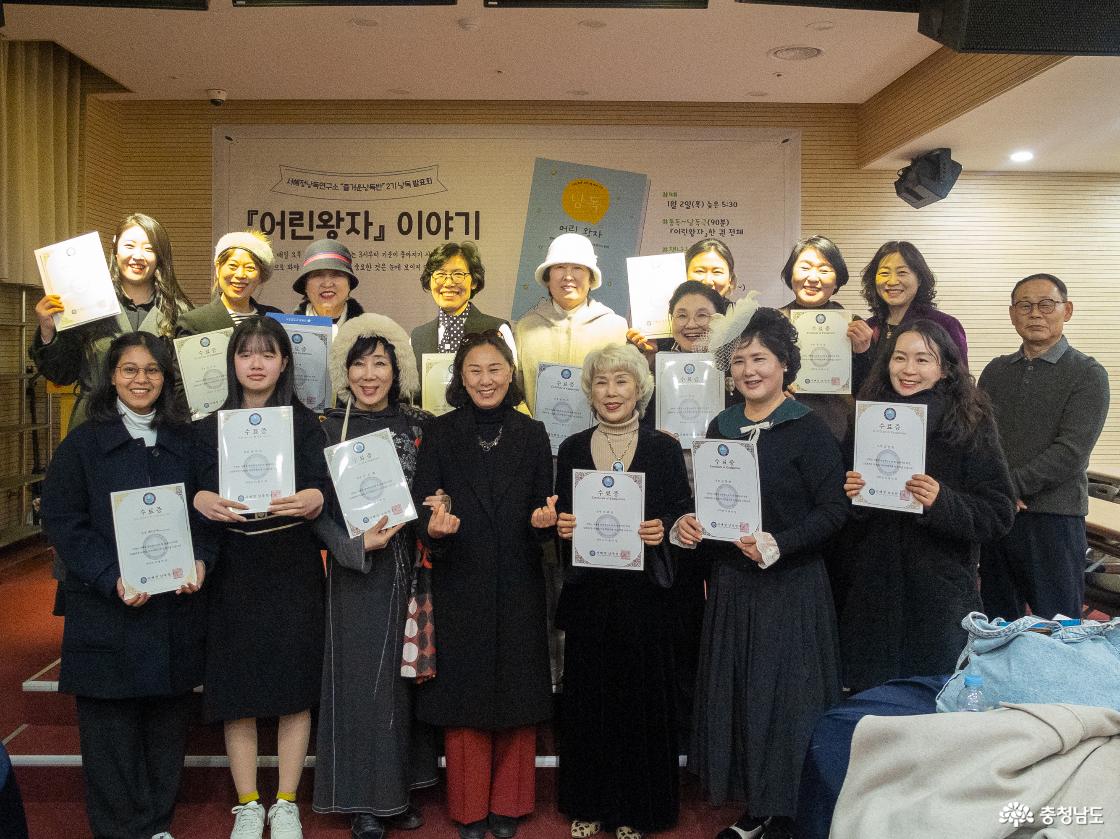 기념촬영하는 모습