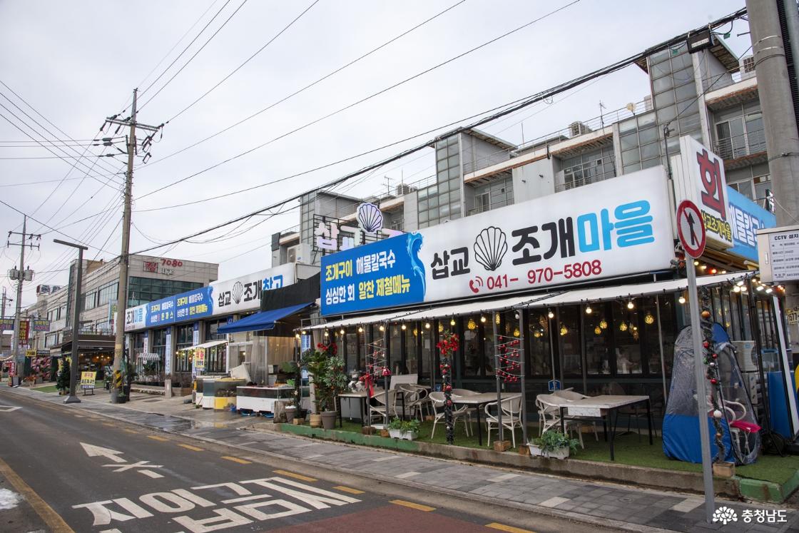 즐비하게 늘어선 횟집들