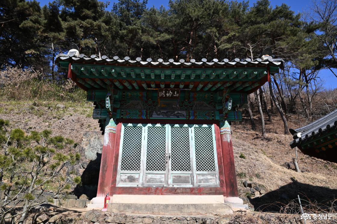 문수사 산신각의 모습