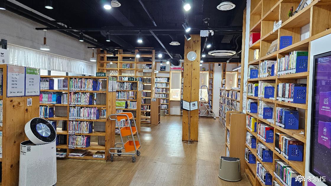 아산시 둔포도서관 도서자료실