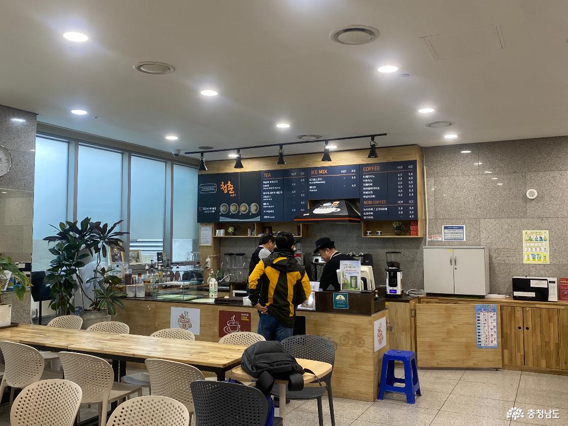 청춘북카페 모습