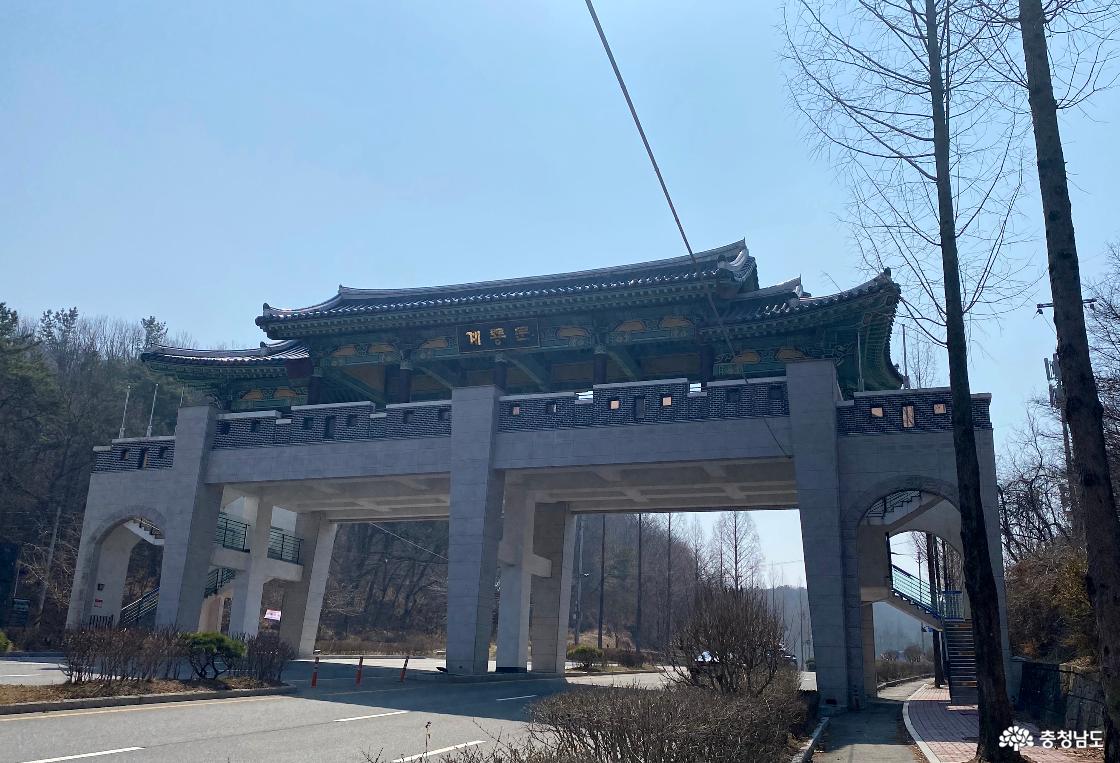 계룡문 전경
