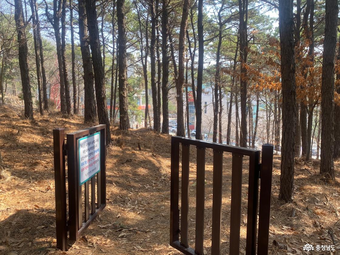등산로로 이어짐