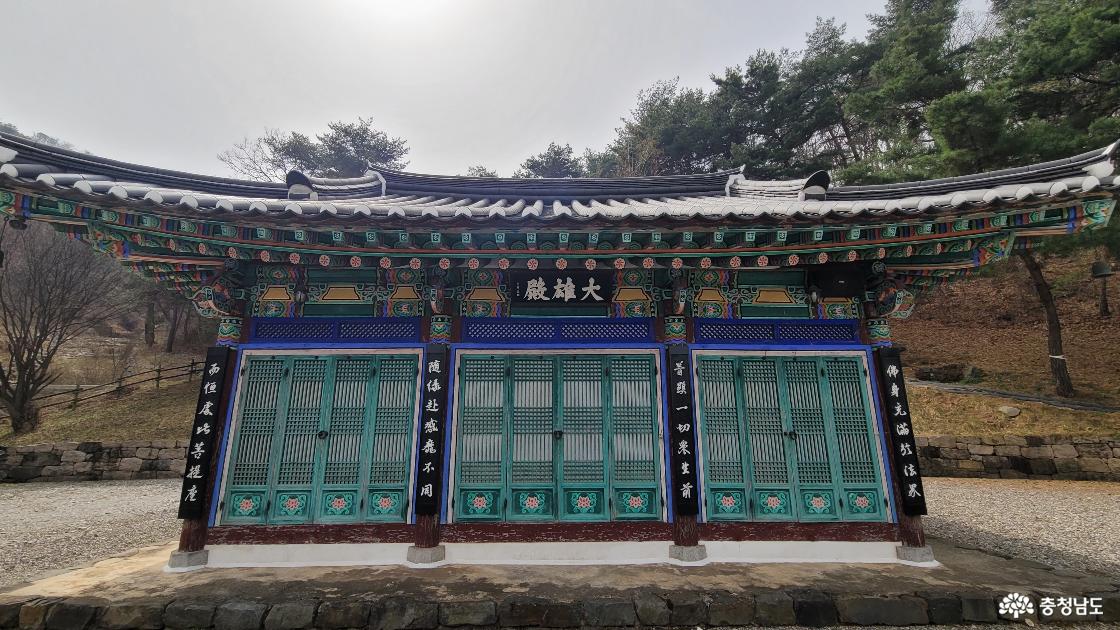 천년고찰 아산시 오봉사 대웅전 전경.