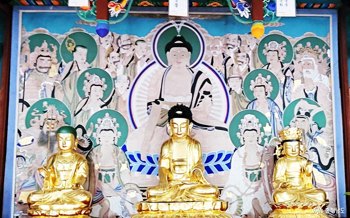 천년고찰 아산시 오봉사 대웅전 후불탱화 '영산회상도'.
