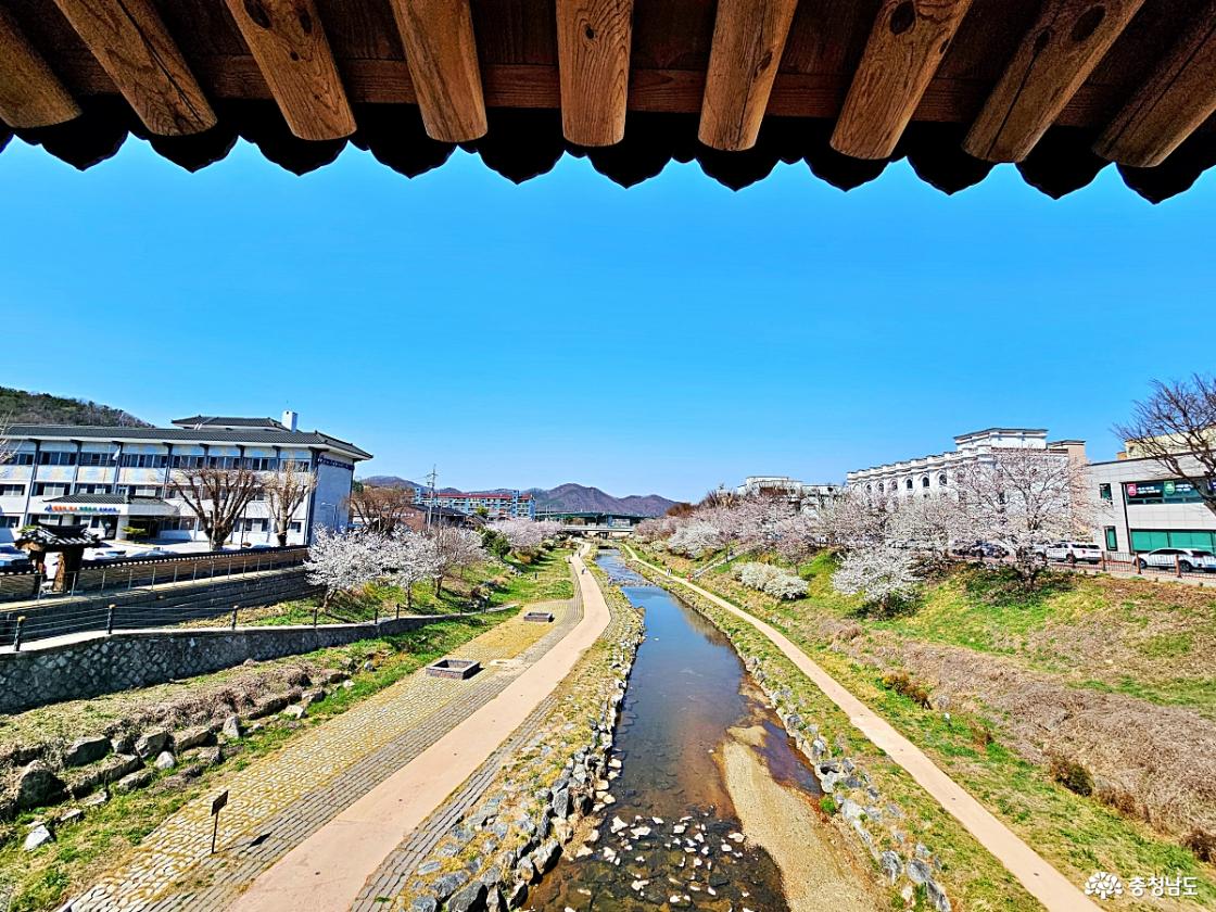 한식회랑에서 바라 본 풍경