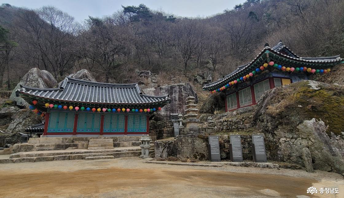 천년고찰 천안 만일사 전경.