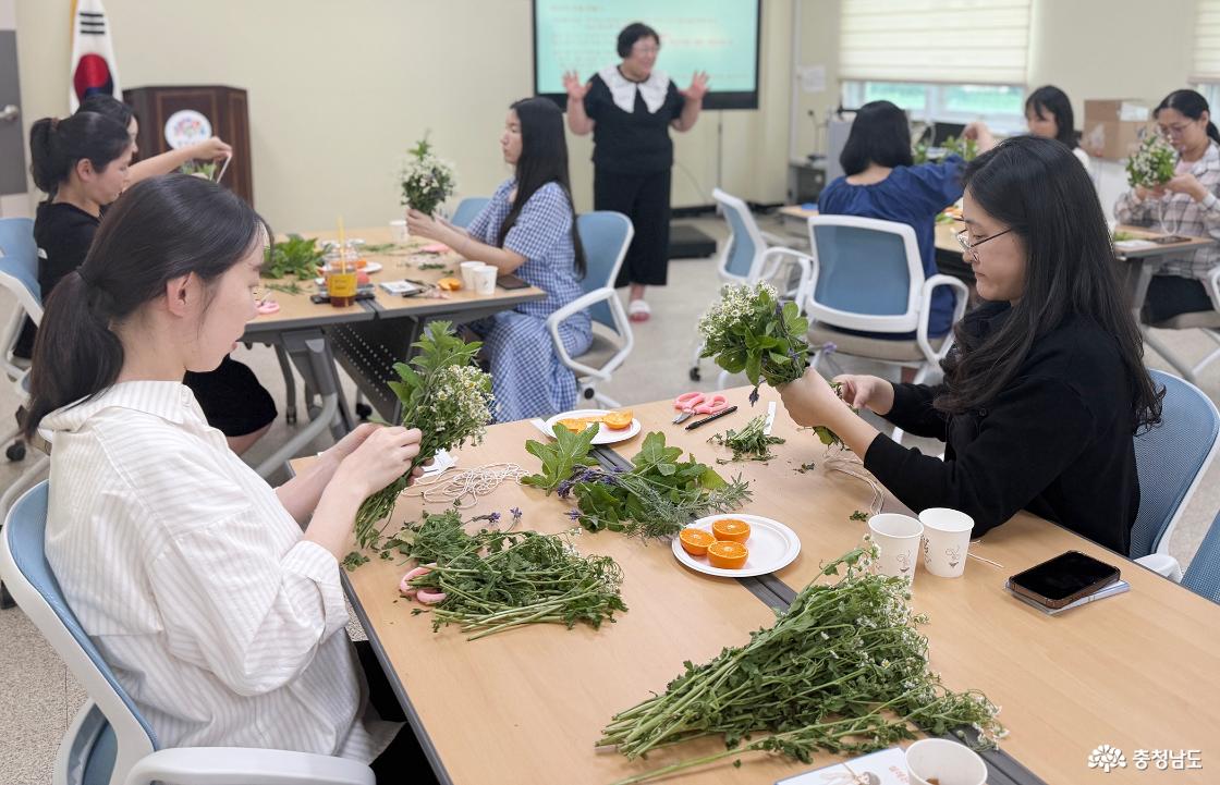 허브와 함께하는 산모와 태아의 향기로운 힐링 교감