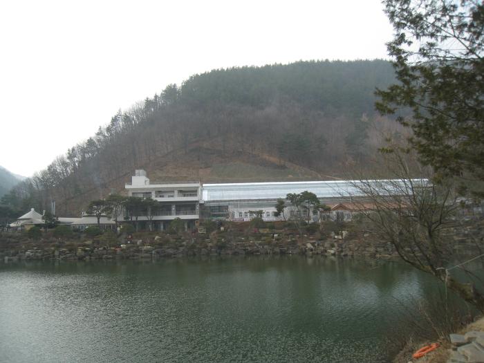 충남넷 모바일 자연과 어우러진 하늘 물빛정원에서의 하루