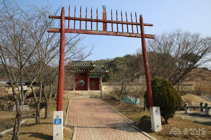 휴정서원 홍살문
