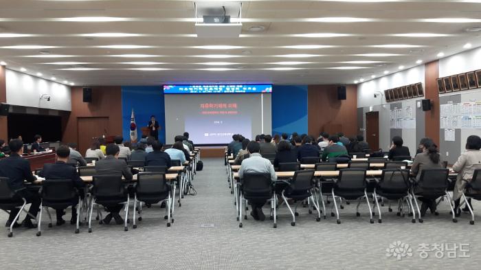 도는 24일 도청 대회의실에서 '자유학기제 진로체험 활성화 워크숍'을 개최했다.
