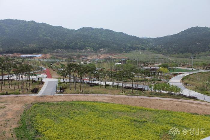 홍보관에서 바라본 홍예공원