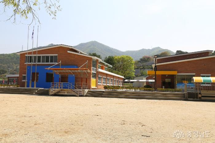 아토피치료 전문학교로서 건물을 완전 리모델링한 상곡초등학교 전경