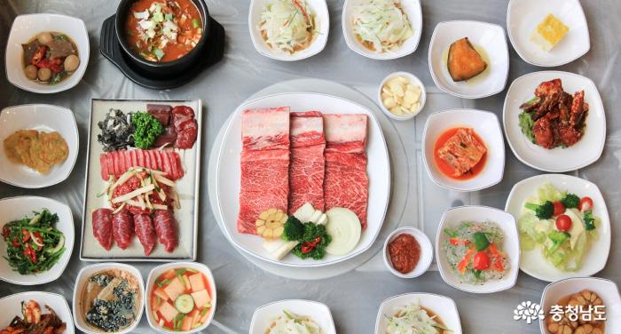Meal including Gwangsi Korean Beef served for a customer