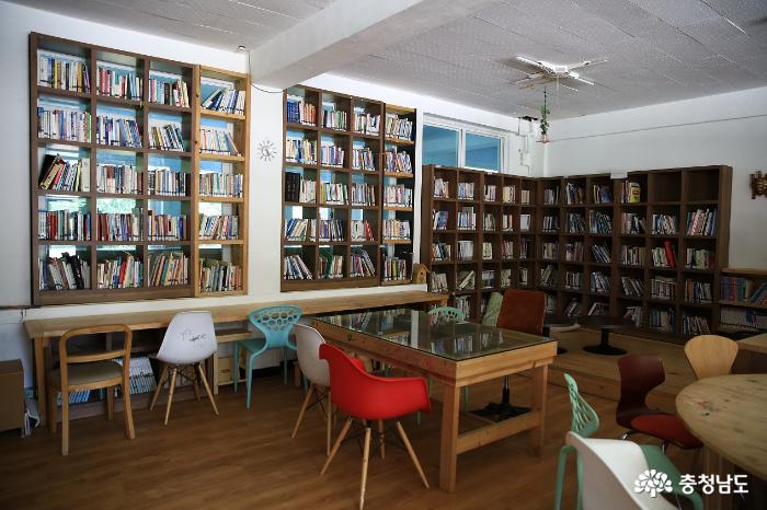 간디학교 청년자립공동체 들날랄락의 도서관