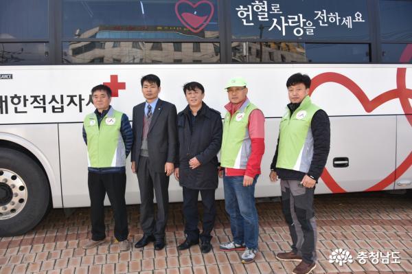 혈액원 강 원장 방문, "28회 째 헌혈봉사에 감사"