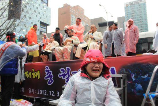 삼성 본관 앞 유류피해민들의 절규 “책임회피 삼성타도”