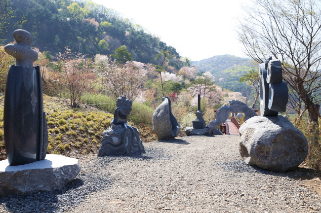 전국석조각과 꽃이 있는 청양 고운식물원 가보자