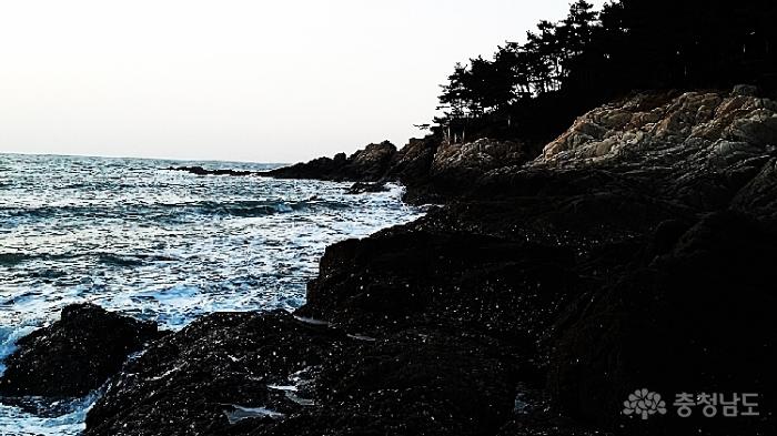 꽃샘바람 불어오는 만리포해변의 석양 사진