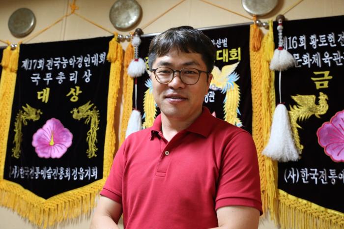 농악보존회를 이끌고 나가 이번대회에서 장원을 받아낸 한국국악협회 서산지부 이권희 지부장님