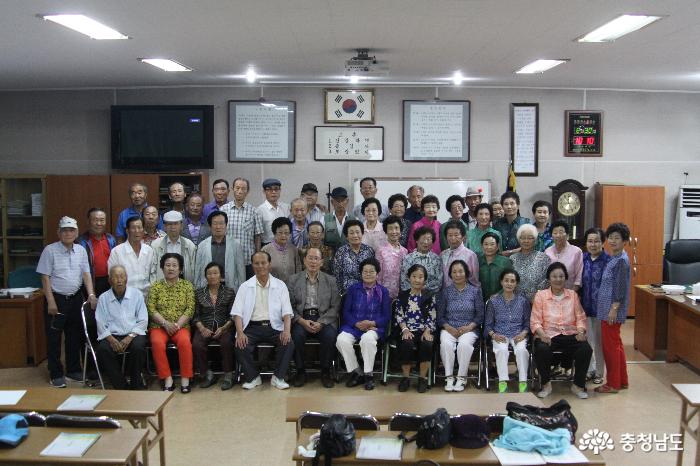 활기찬 제2의 인생을 보내고 있는 서산시노인대학 학생들.