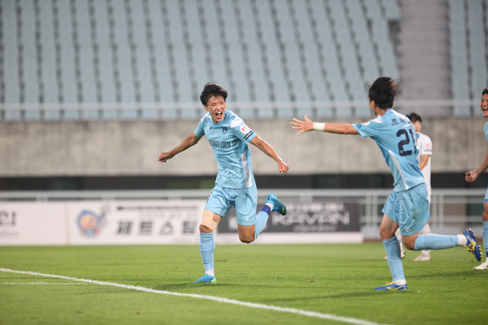 ‘오현교 1골 1도움’ 천안시축구단, 양주에 완승 거두며 리그 2위로 껑충