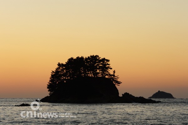 서해에서 '오메가 일몰'을 만나다 사진